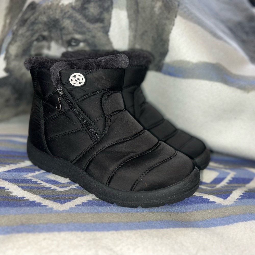 Black Womens Faux Fur Lined Waterproof Zip Up Ankle Boot Size 9 (40/250)